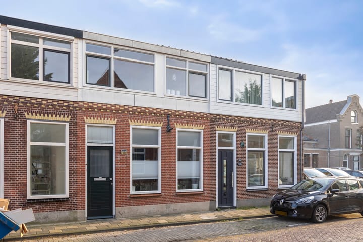 Tussenwoning te koop: Hoge Morsweg 121, Leiden