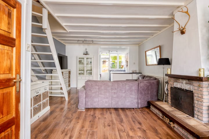 Tussenwoning te koop: Hoge Morsweg 121, Leiden