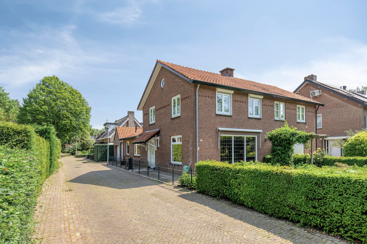 Charming Semi-Detached Residence with Private Patio Garden in Central Wijchen Location — 40