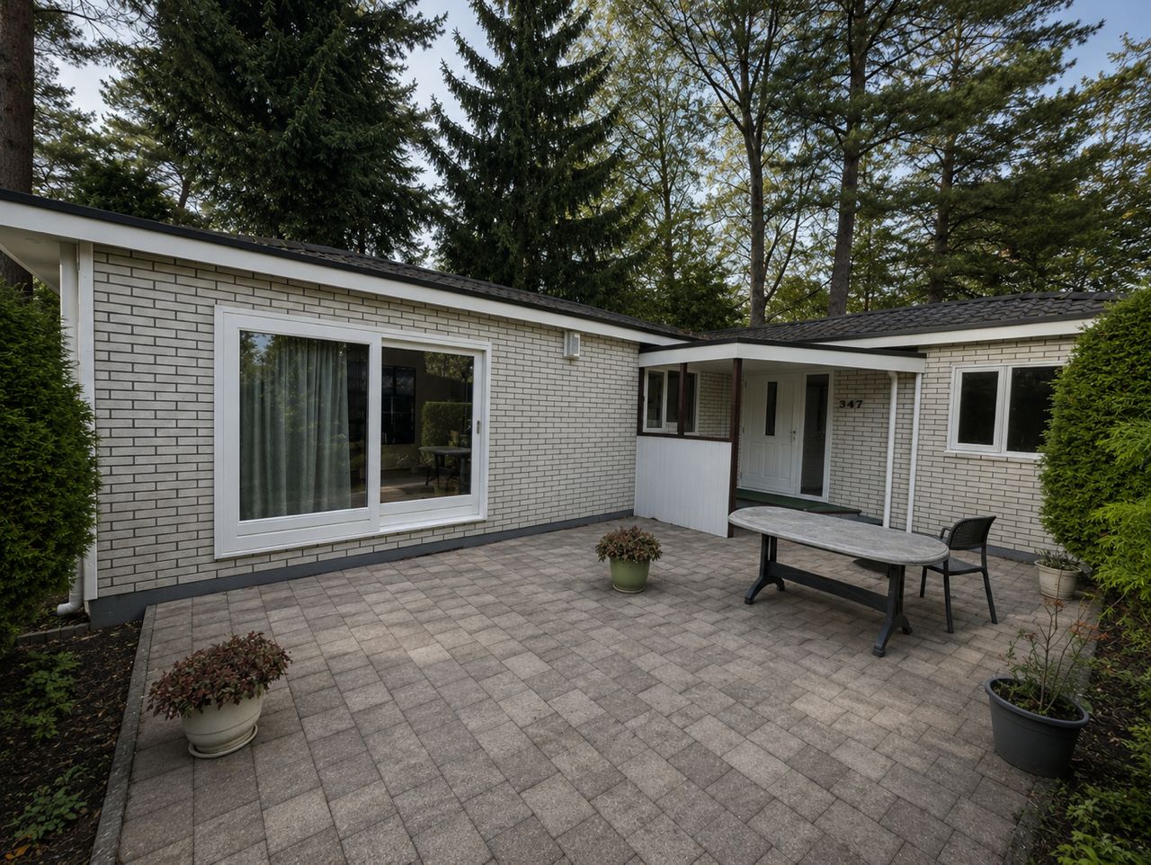 2-bedroom freehold villa in Lochem — photo 2 of 5
