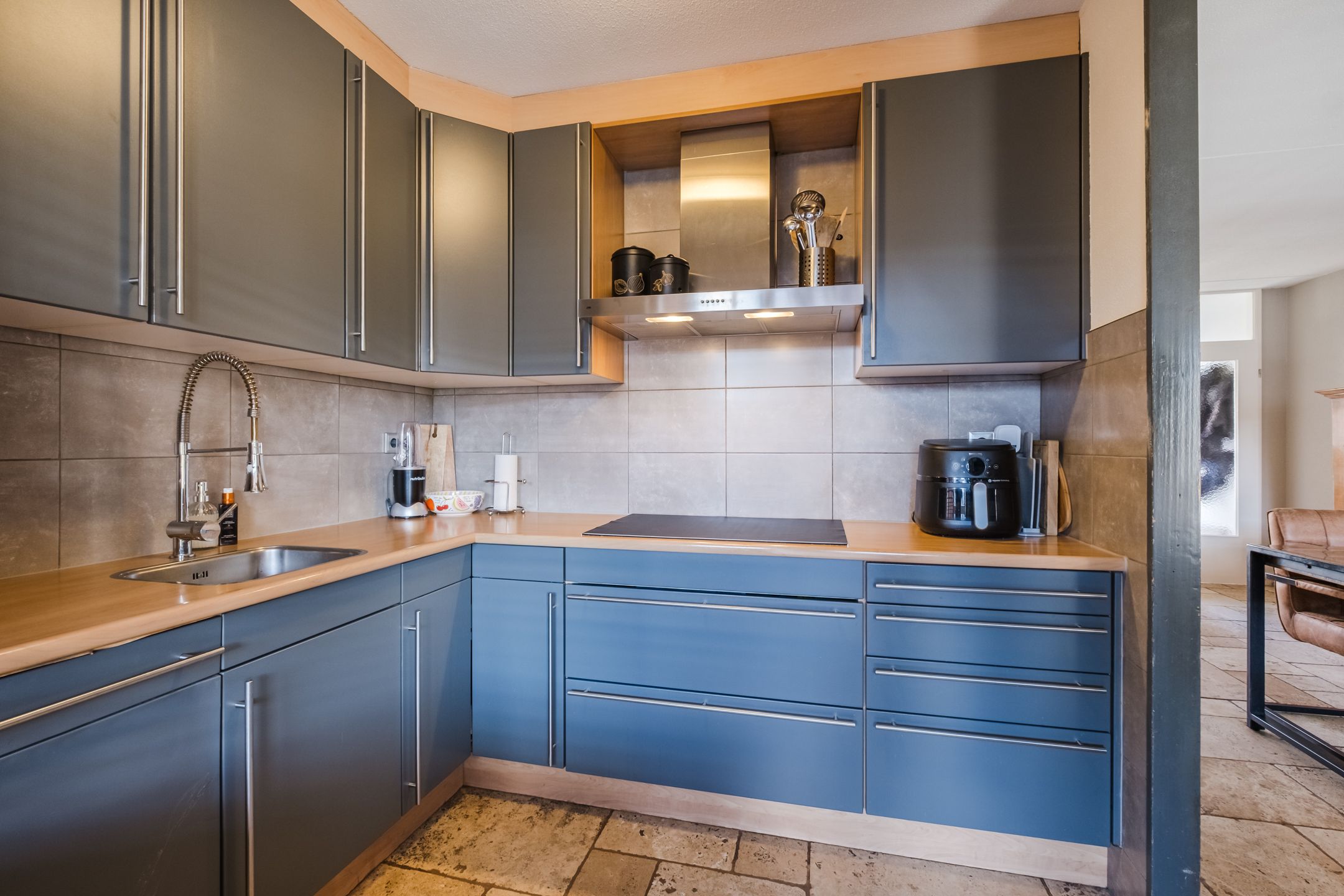 Photo 9 of Leeuwenstraat 145