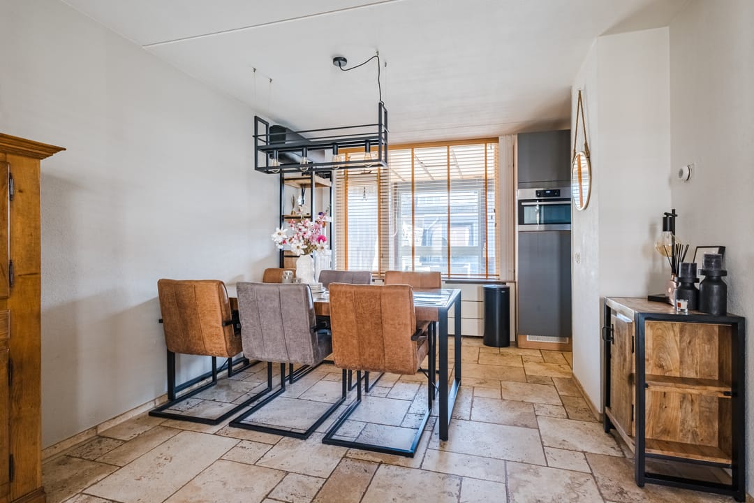 Photo 8 of Leeuwenstraat 145