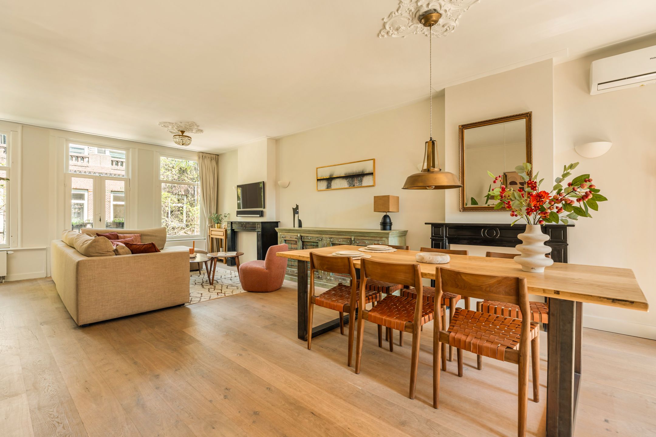 Photo 6 of Graaf Florisstraat 12-3