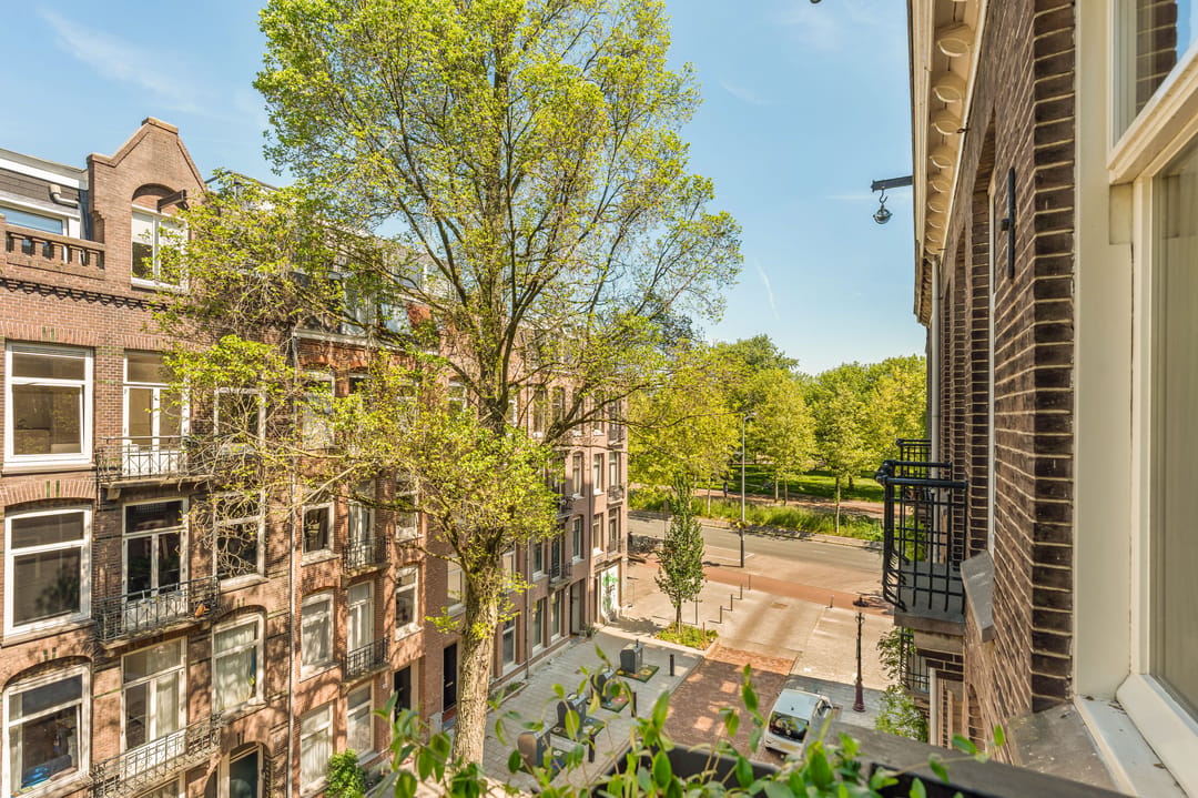 Photo 17 of Graaf Florisstraat 12-3