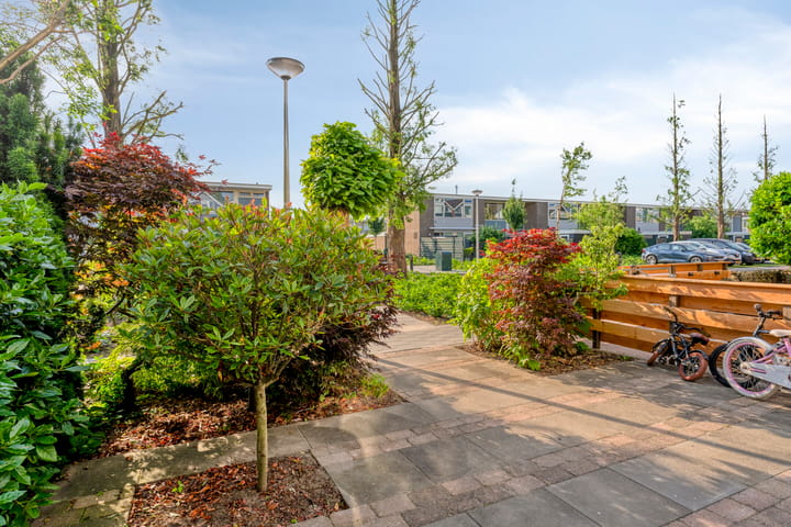 Tussenwoning te koop: Van Goghstraat 23, Reeuwijk