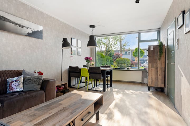 Tussenwoning te koop: Van Goghstraat 23, Reeuwijk