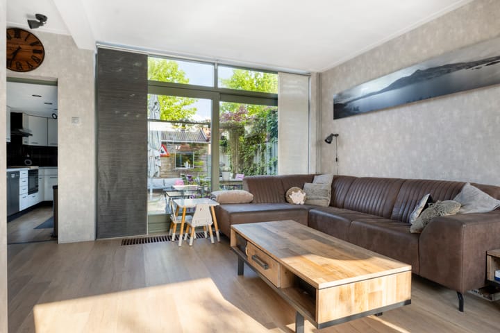 Tussenwoning te koop: Van Goghstraat 23, Reeuwijk