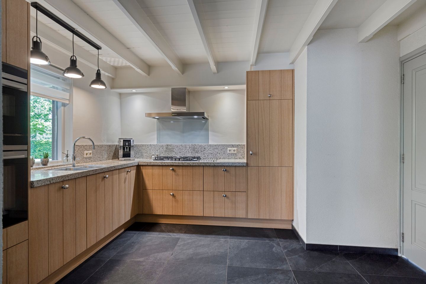Photo 20 of Delstraat 18