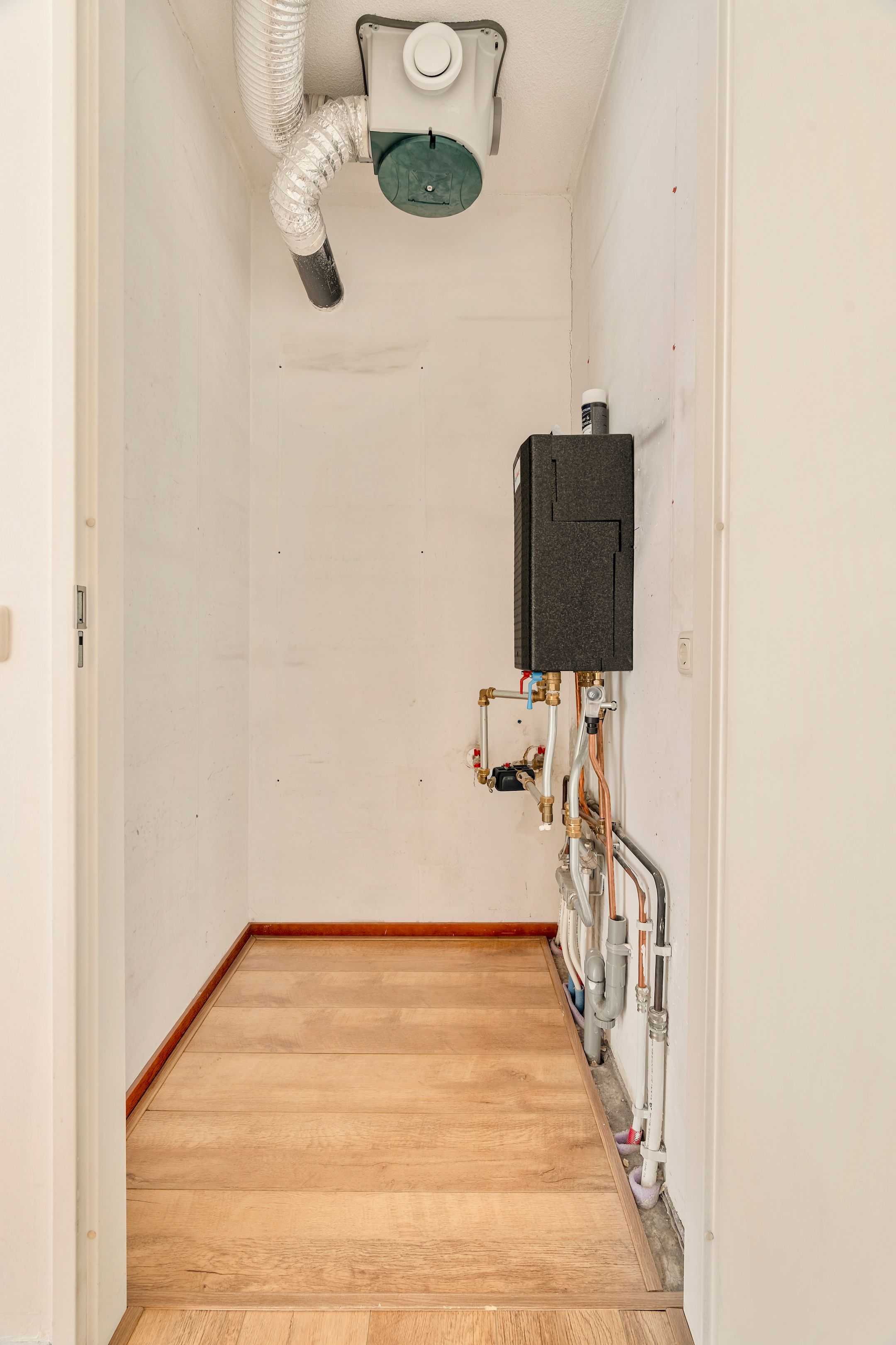 Spacious Waterfront Apartment with Perpetual Ground Lease Near Central Station — 15