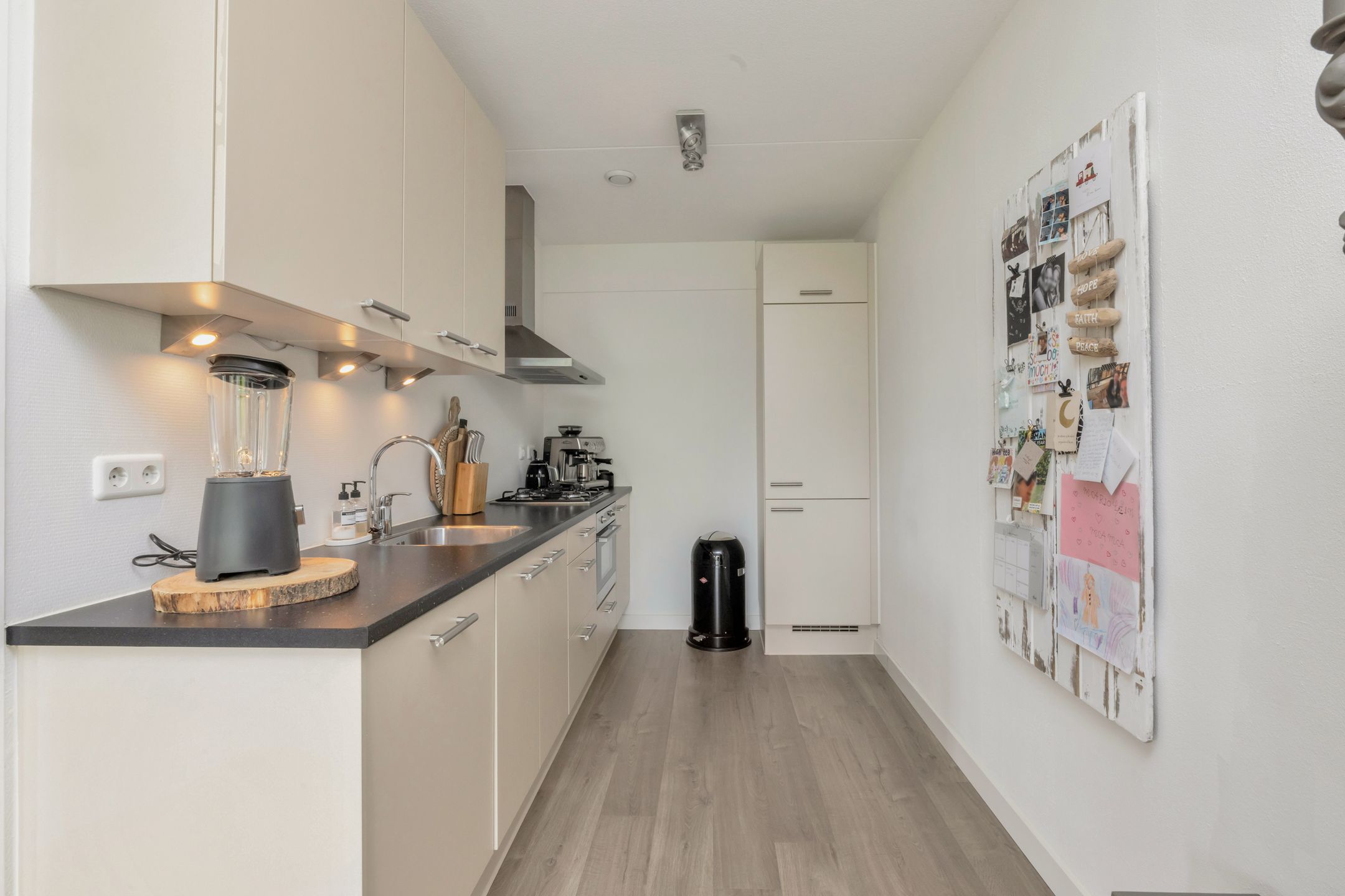 Corner Apartment with Balconon and Great Privacy in Zig Zag Complex — 12