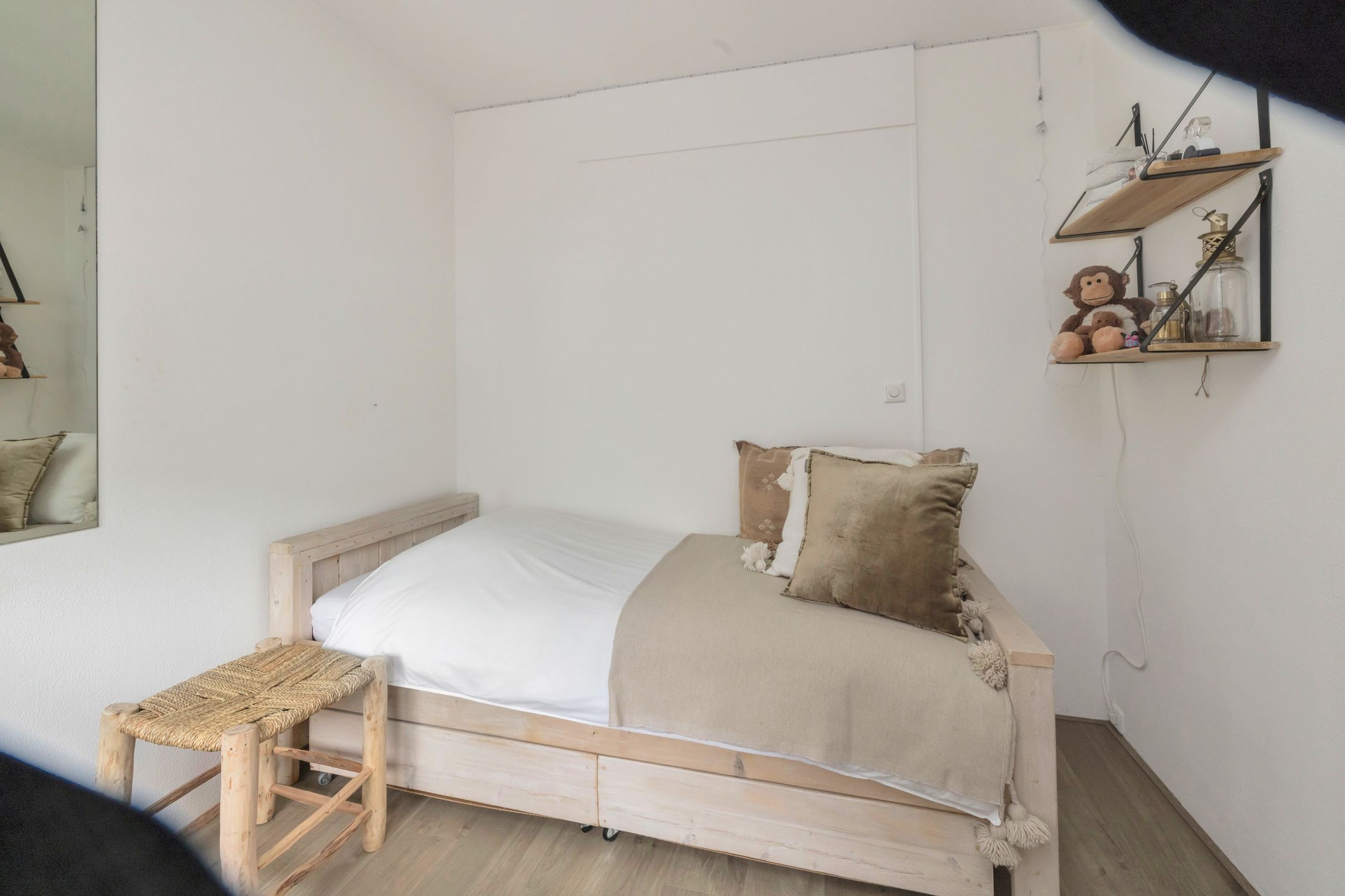 Corner Apartment with Balconon and Great Privacy in Zig Zag Complex — 18