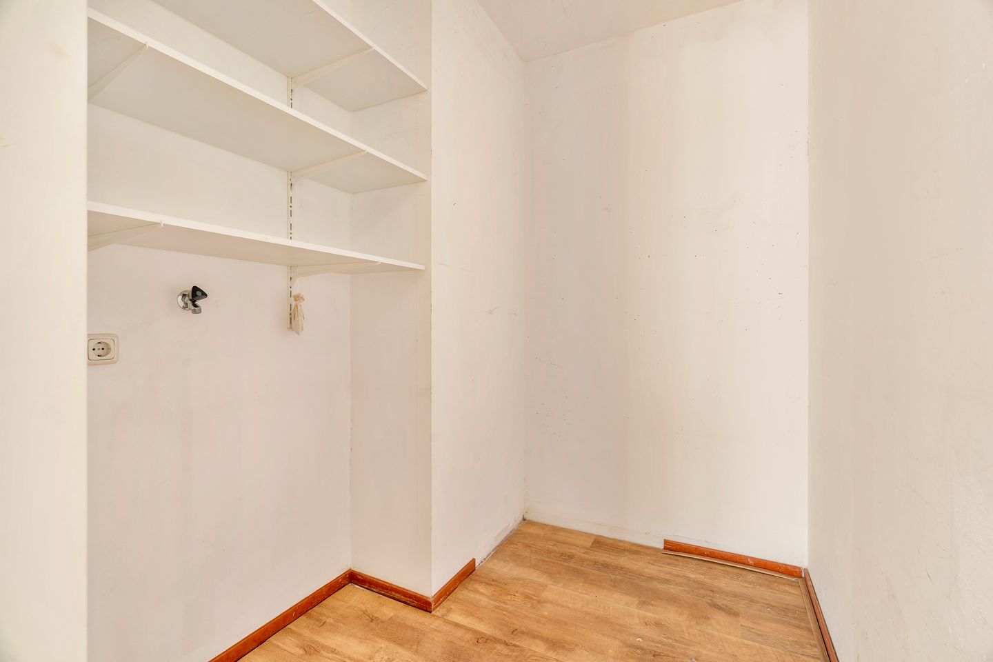 Spacious Waterfront Apartment with Perpetual Ground Lease Near Central Station — 10