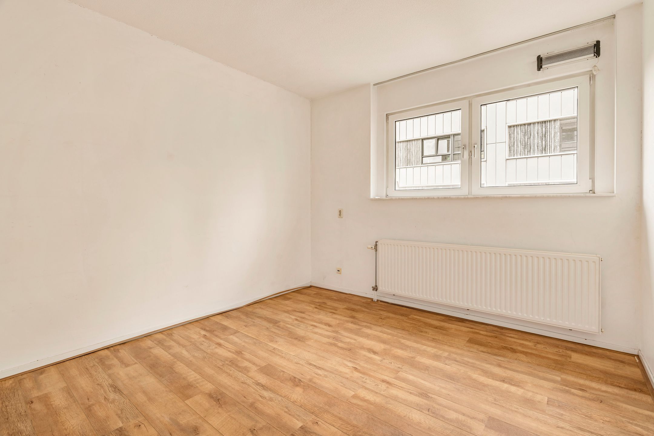 Spacious Waterfront Apartment with Perpetual Ground Lease Near Central Station — 9