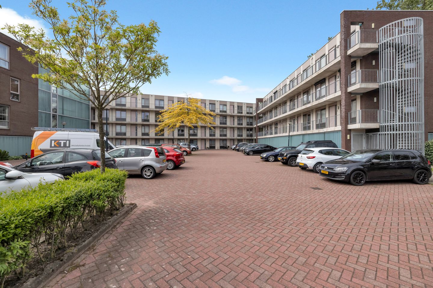 Corner Apartment with Balconon and Great Privacy in Zig Zag Complex — 25