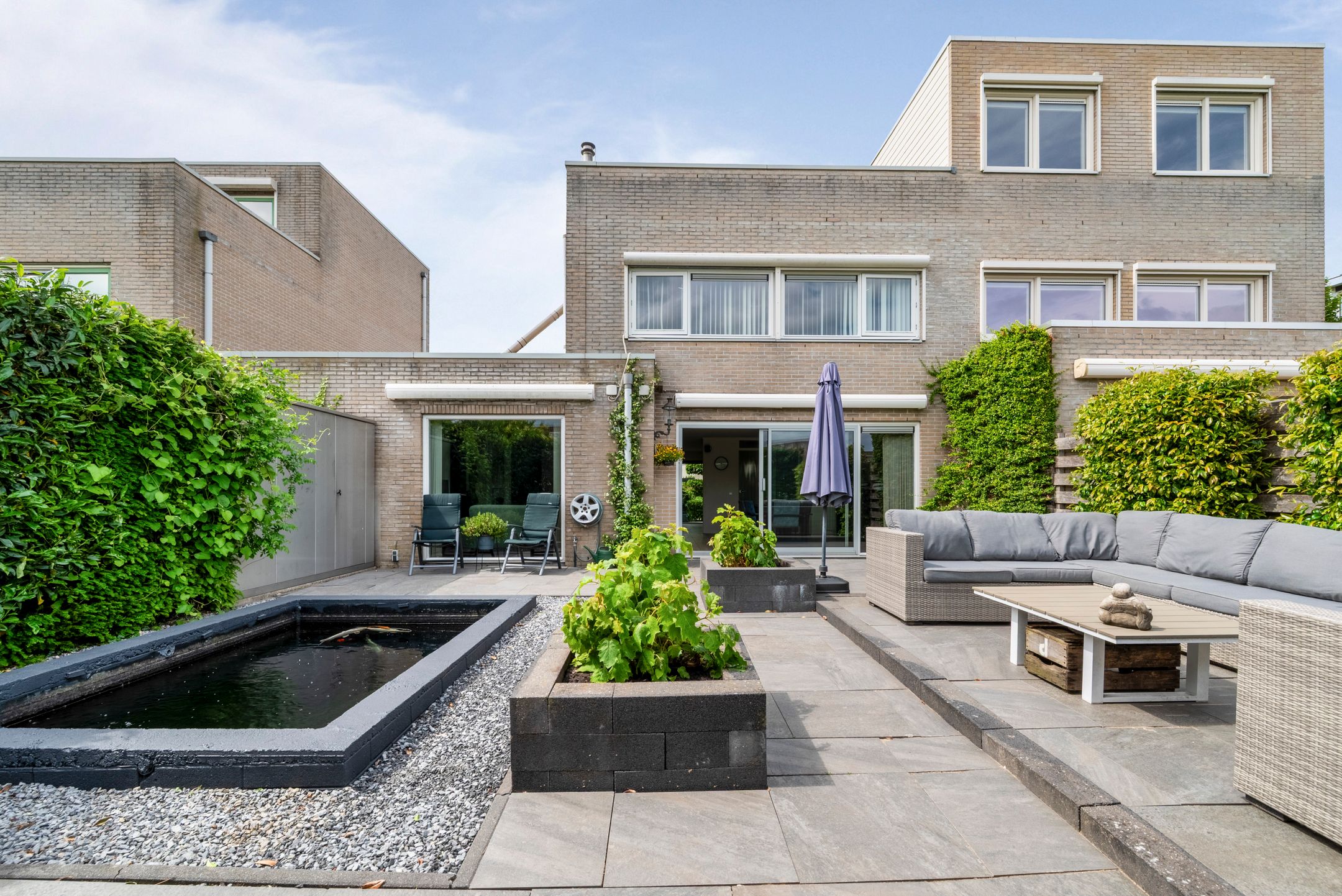 Spacious and Sustainable Semi-Detached Home with Private Water Access in Velserbroek — 15