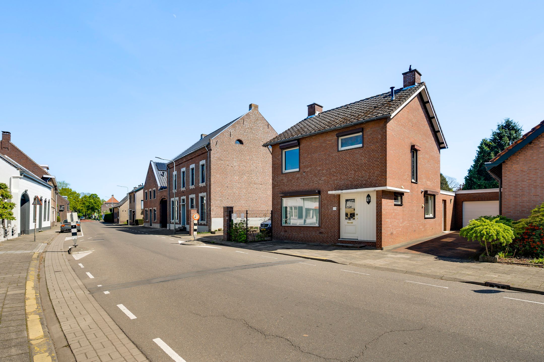 Photo 39 of Maasheuvel 37