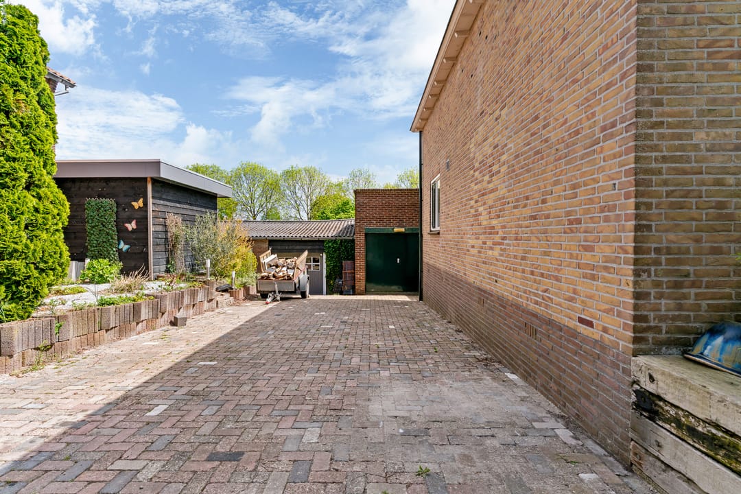 Photo 32 of Esdoornlaan 1