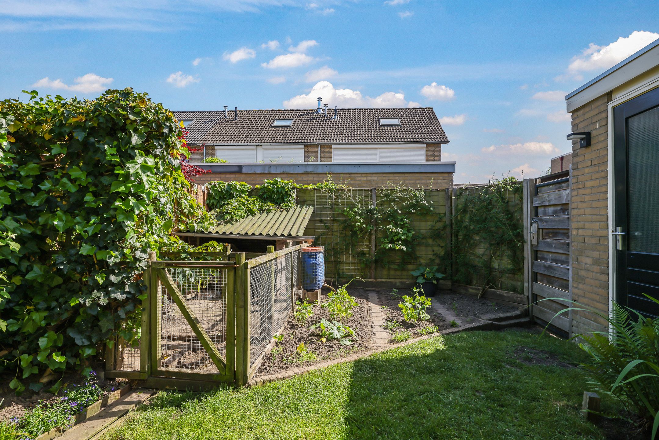 Spacious Corner Family Home with 5 Bedrooms, Carport and Sunny South-Facing Garden in Heteren — 57