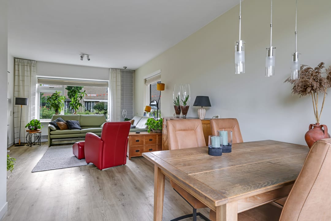 Spacious Corner Family Home with 5 Bedrooms, Carport and Sunny South-Facing Garden in Heteren — 23