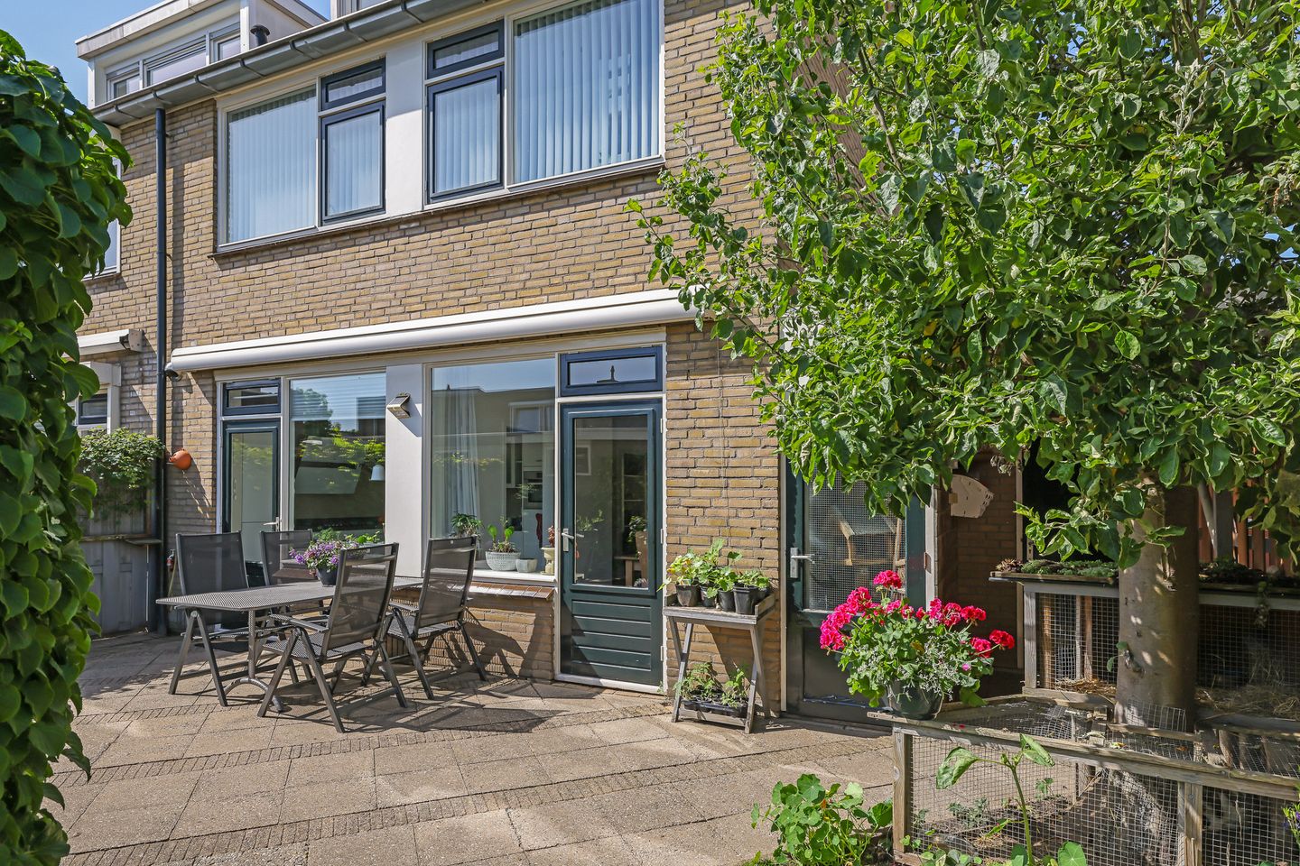 Spacious Corner Family Home with 5 Bedrooms, Carport and Sunny South-Facing Garden in Heteren — 50