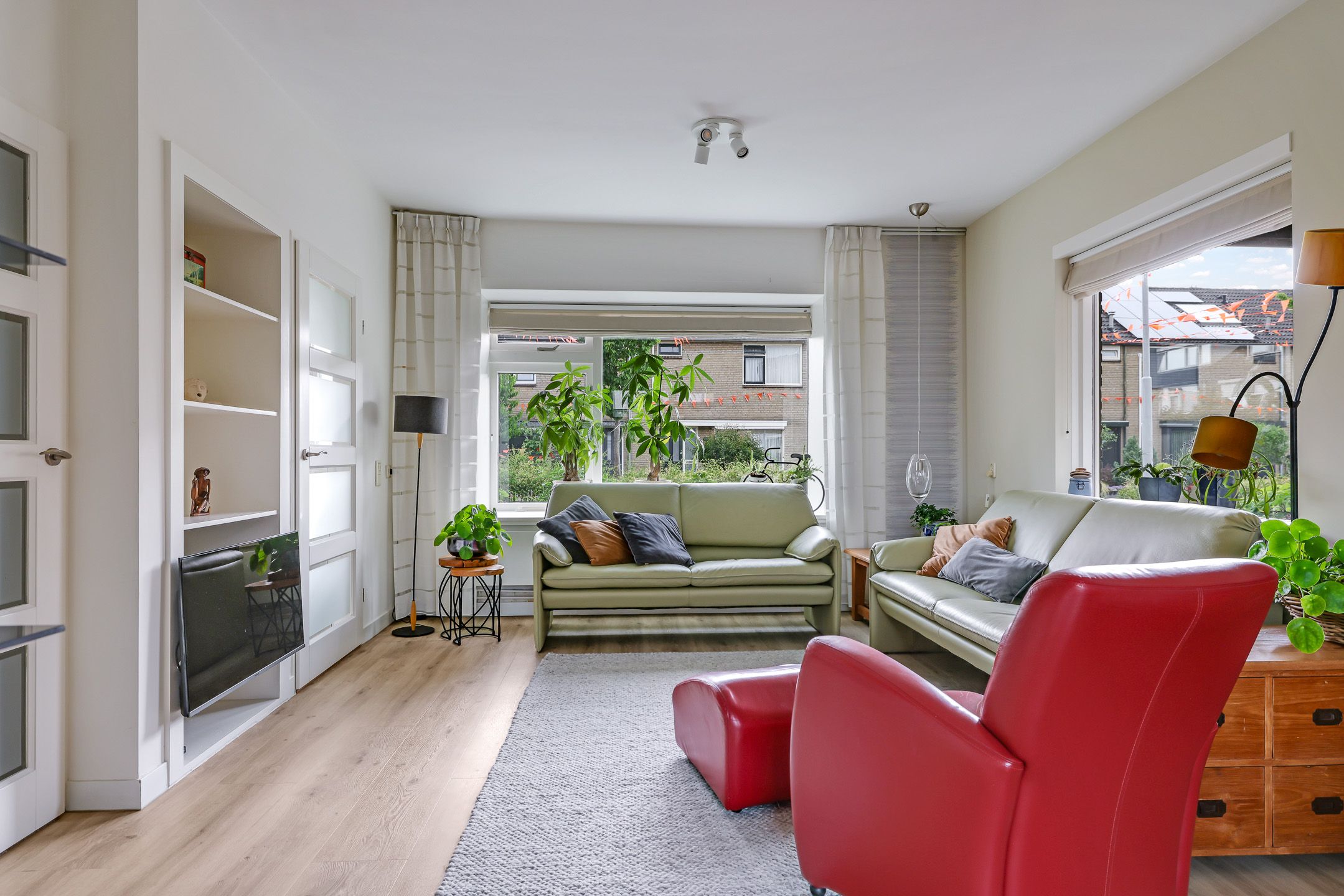 Spacious Corner Family Home with 5 Bedrooms, Carport and Sunny South-Facing Garden in Heteren — 24