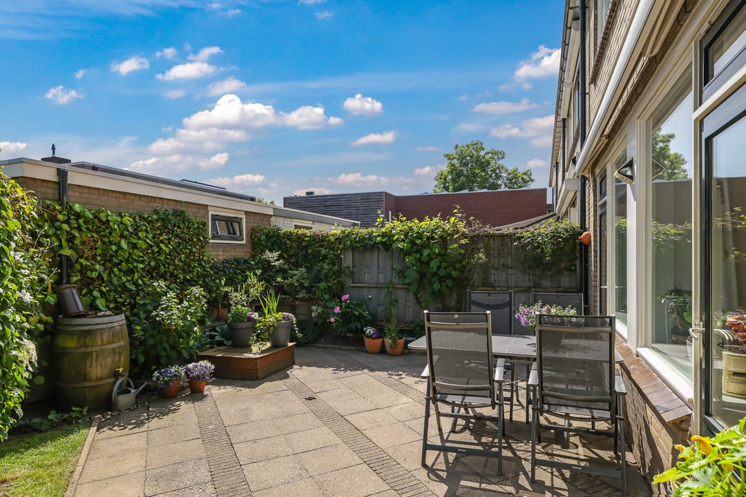 Spacious Corner Family Home with 5 Bedrooms, Carport and Sunny South-Facing Garden in Heteren — 61