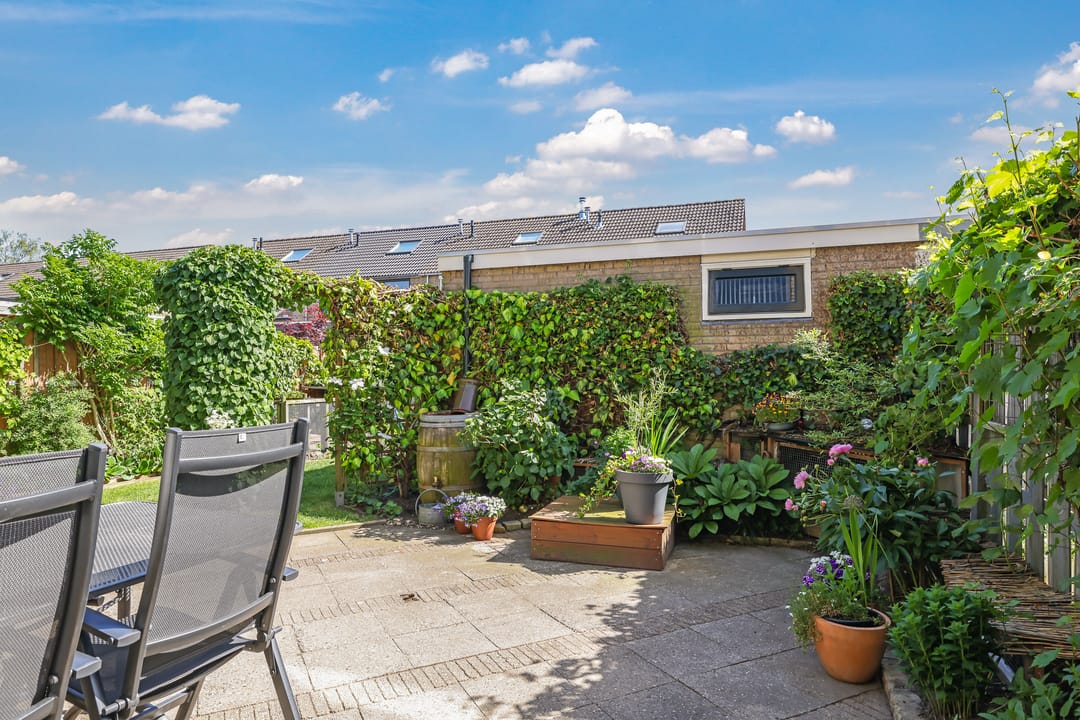 Spacious Corner Family Home with 5 Bedrooms, Carport and Sunny South-Facing Garden in Heteren — 52