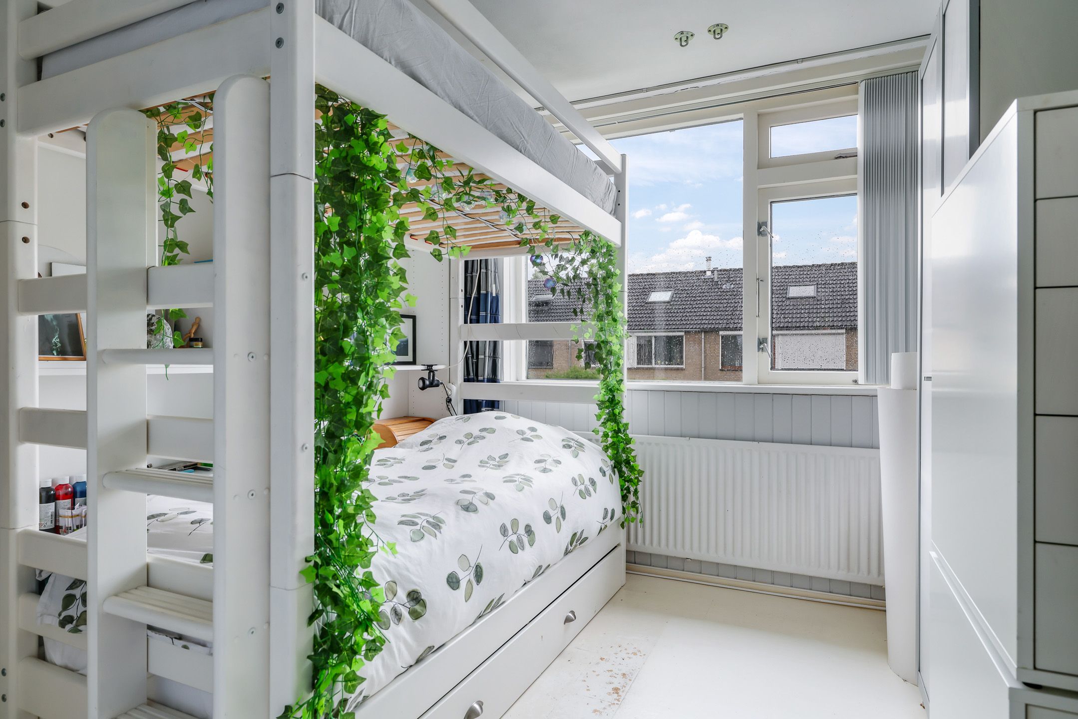 Spacious Corner Family Home with 5 Bedrooms, Carport and Sunny South-Facing Garden in Heteren — 33
