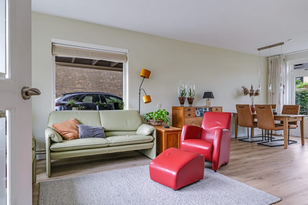 Spacious Corner Family Home with 5 Bedrooms, Carport and Sunny South-Facing Garden in Heteren — 11