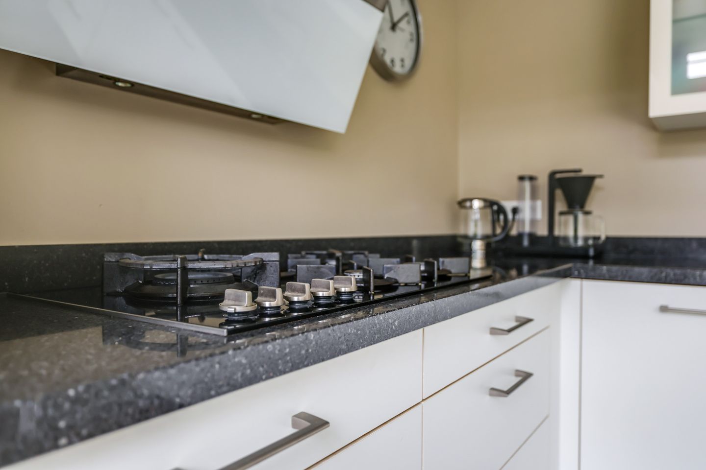Spacious Corner Family Home with 5 Bedrooms, Carport and Sunny South-Facing Garden in Heteren — 19