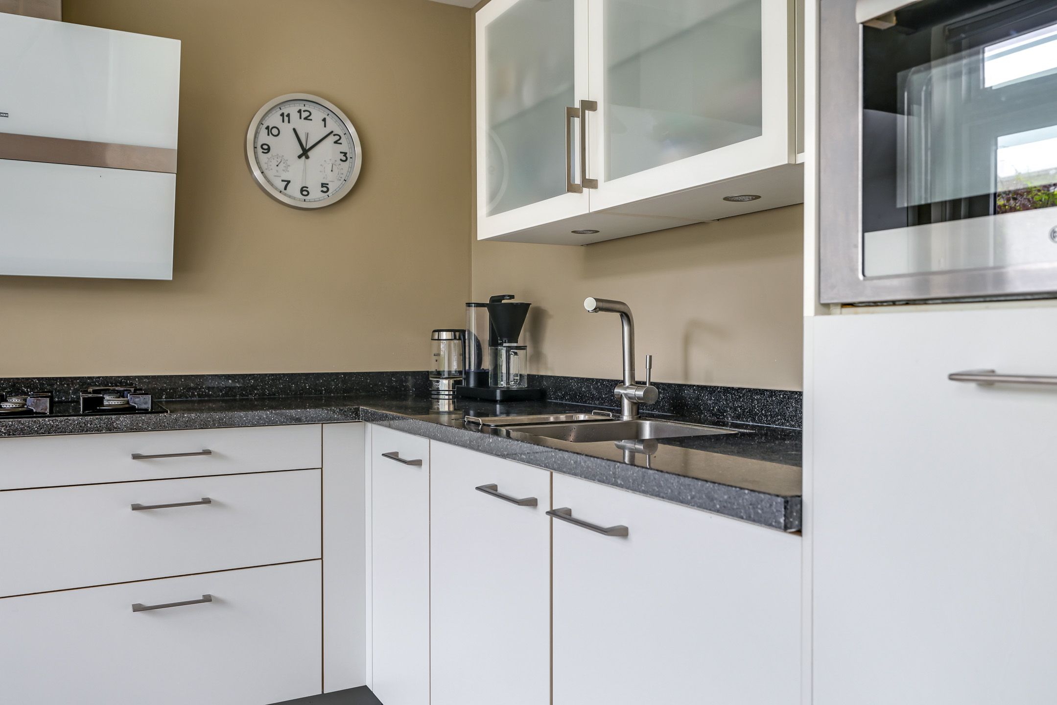 Spacious Corner Family Home with 5 Bedrooms, Carport and Sunny South-Facing Garden in Heteren — 18