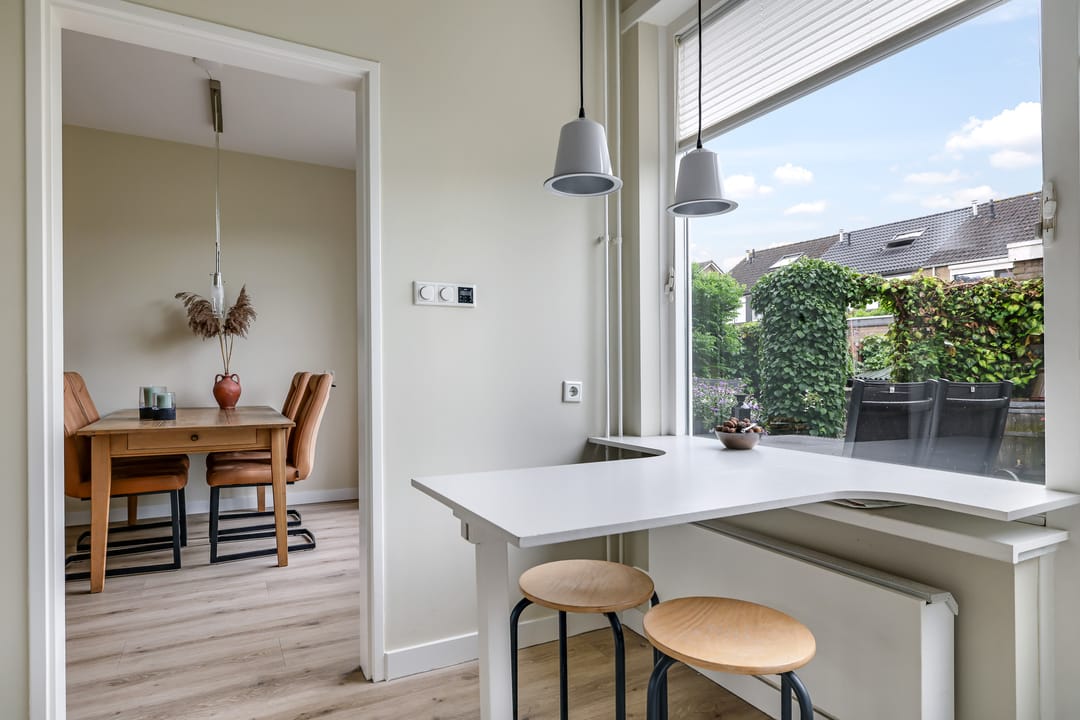 Spacious Corner Family Home with 5 Bedrooms, Carport and Sunny South-Facing Garden in Heteren — 22