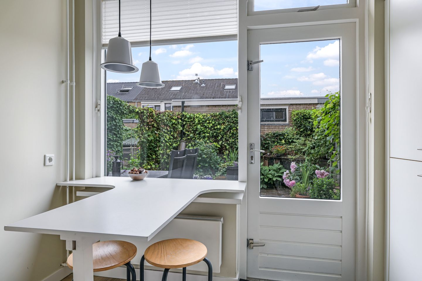 Spacious Corner Family Home with 5 Bedrooms, Carport and Sunny South-Facing Garden in Heteren — 20