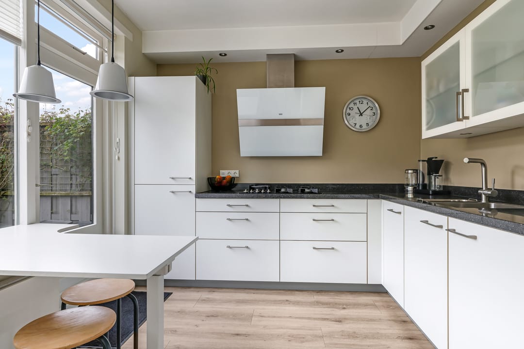 Spacious Corner Family Home with 5 Bedrooms, Carport and Sunny South-Facing Garden in Heteren — 17
