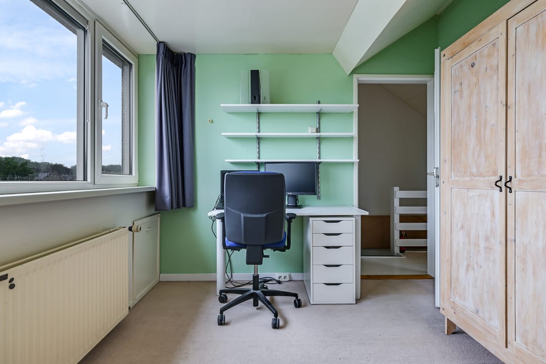 Spacious Corner Family Home with 5 Bedrooms, Carport and Sunny South-Facing Garden in Heteren — 41