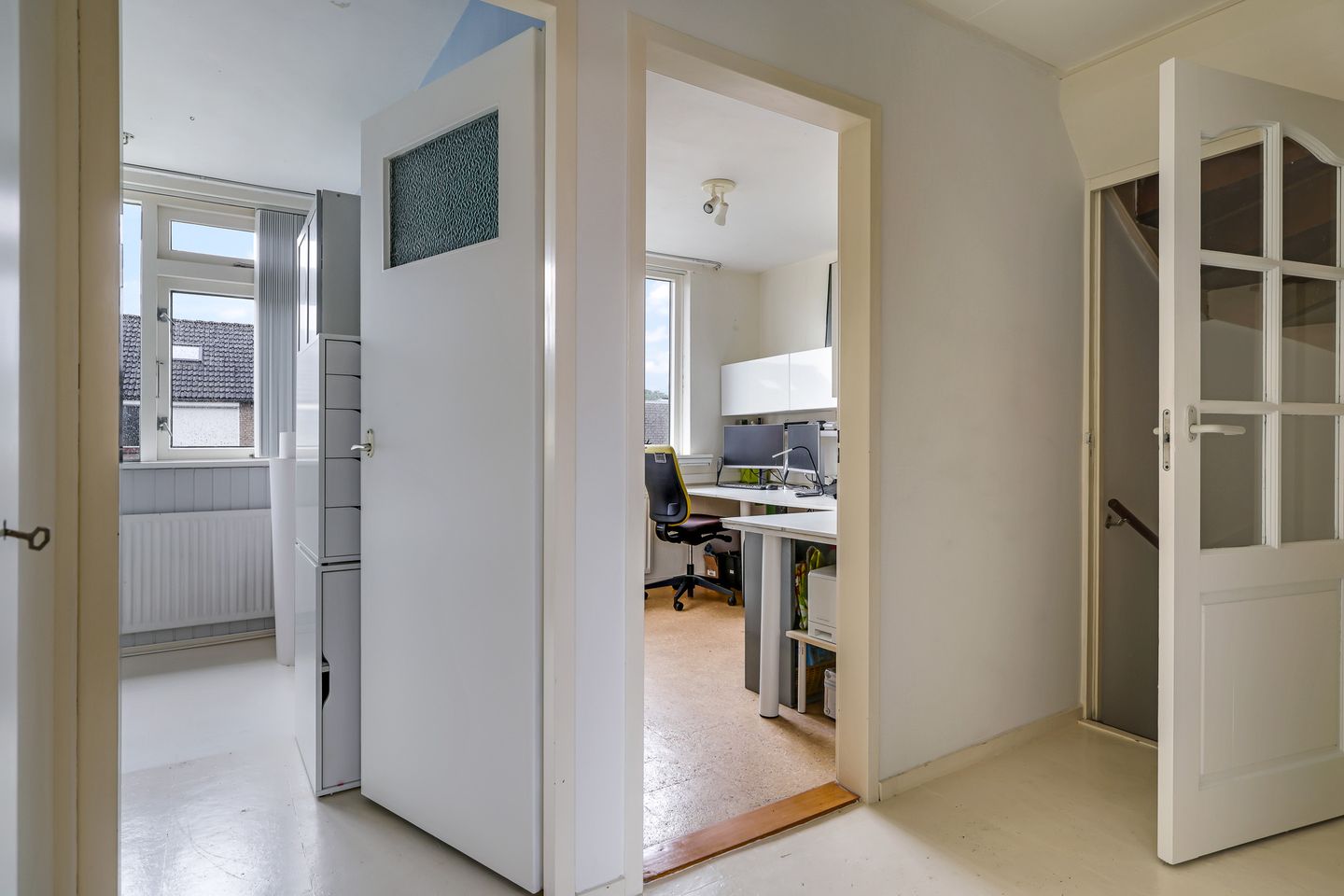Spacious Corner Family Home with 5 Bedrooms, Carport and Sunny South-Facing Garden in Heteren — 35