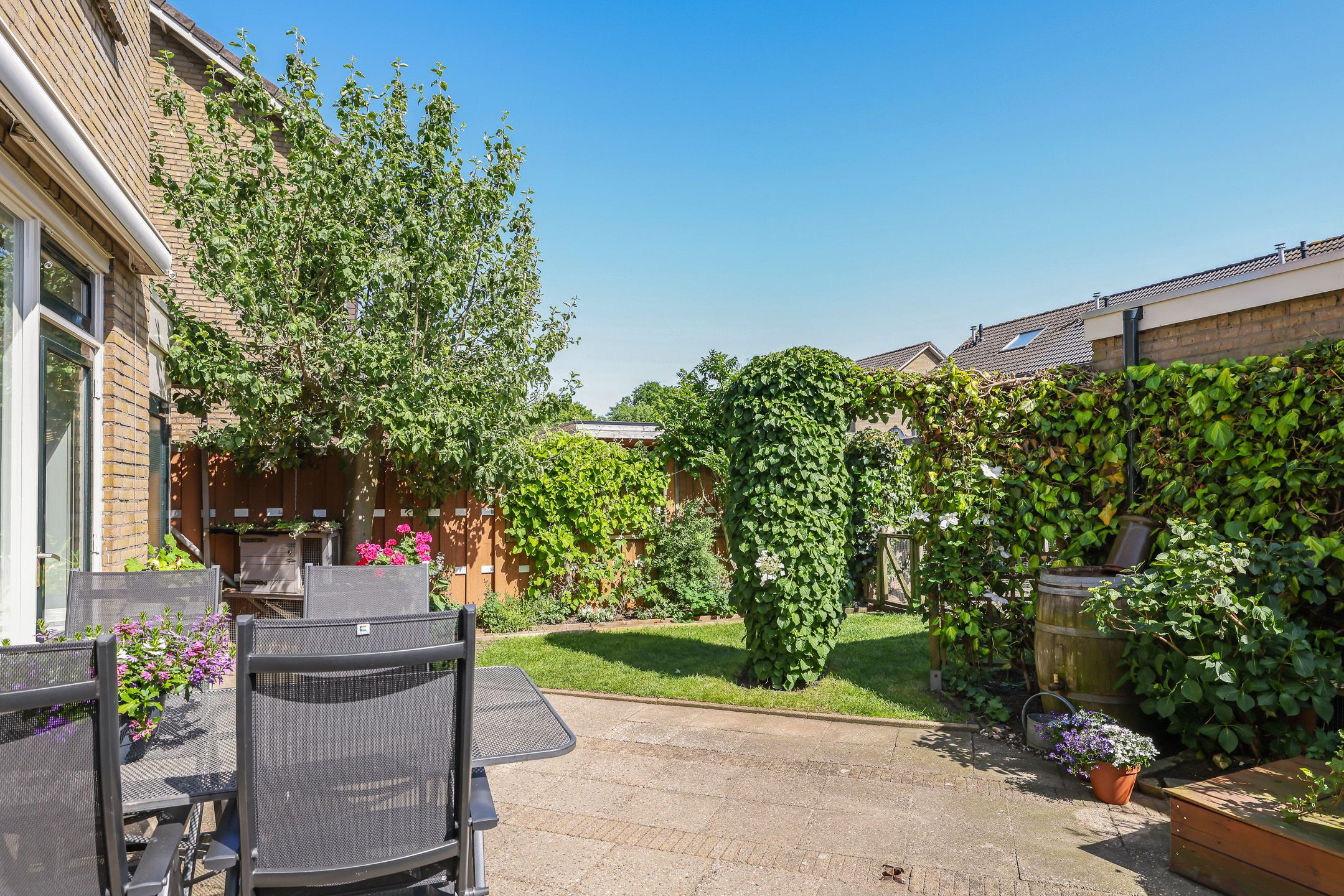 Spacious Corner Family Home with 5 Bedrooms, Carport and Sunny South-Facing Garden in Heteren — 54
