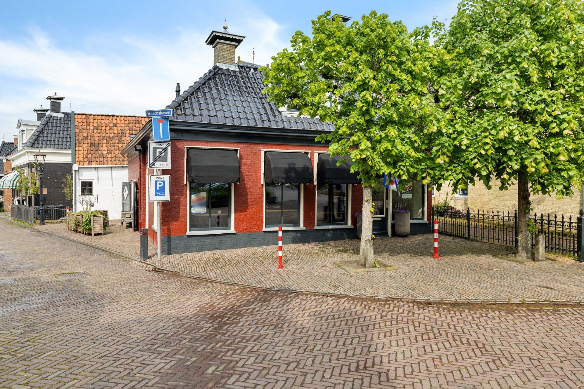 Halbertsma's Plein 2