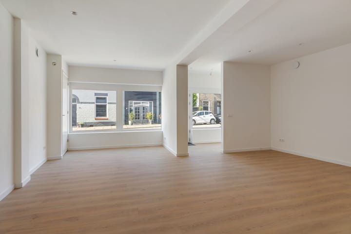 Twee-onder-één-kap te koop: Breestraat 18, Westmaas