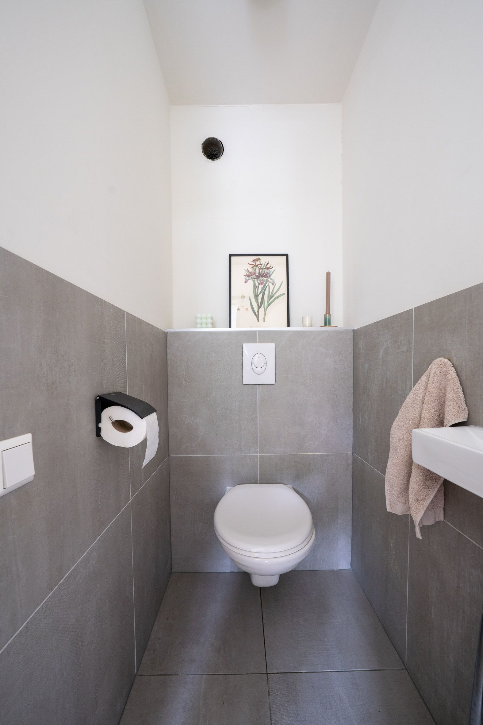 Spacious and Light Apartment with Canal View and Private Land in Diemen — 18