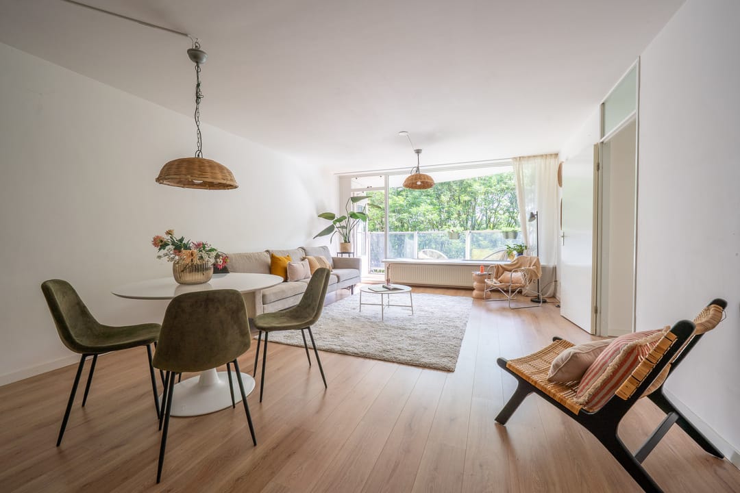 Spacious and Light Apartment with Canal View and Private Land in Diemen — 7