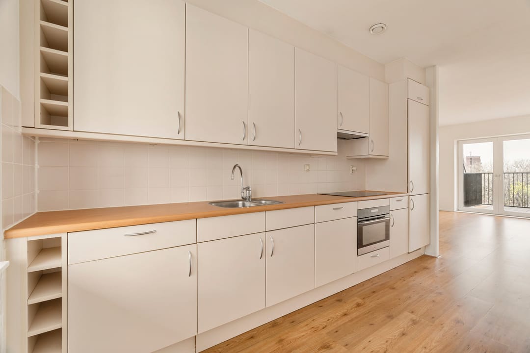 Light Apartment with Full-Width Balcony near Amsterdam Central — 11