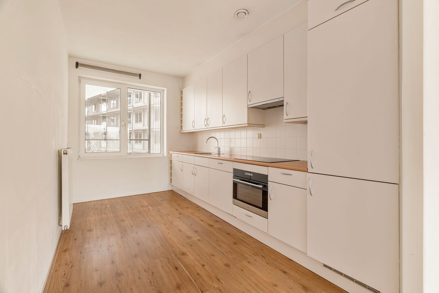 Light Apartment with Full-Width Balcony near Amsterdam Central — 10