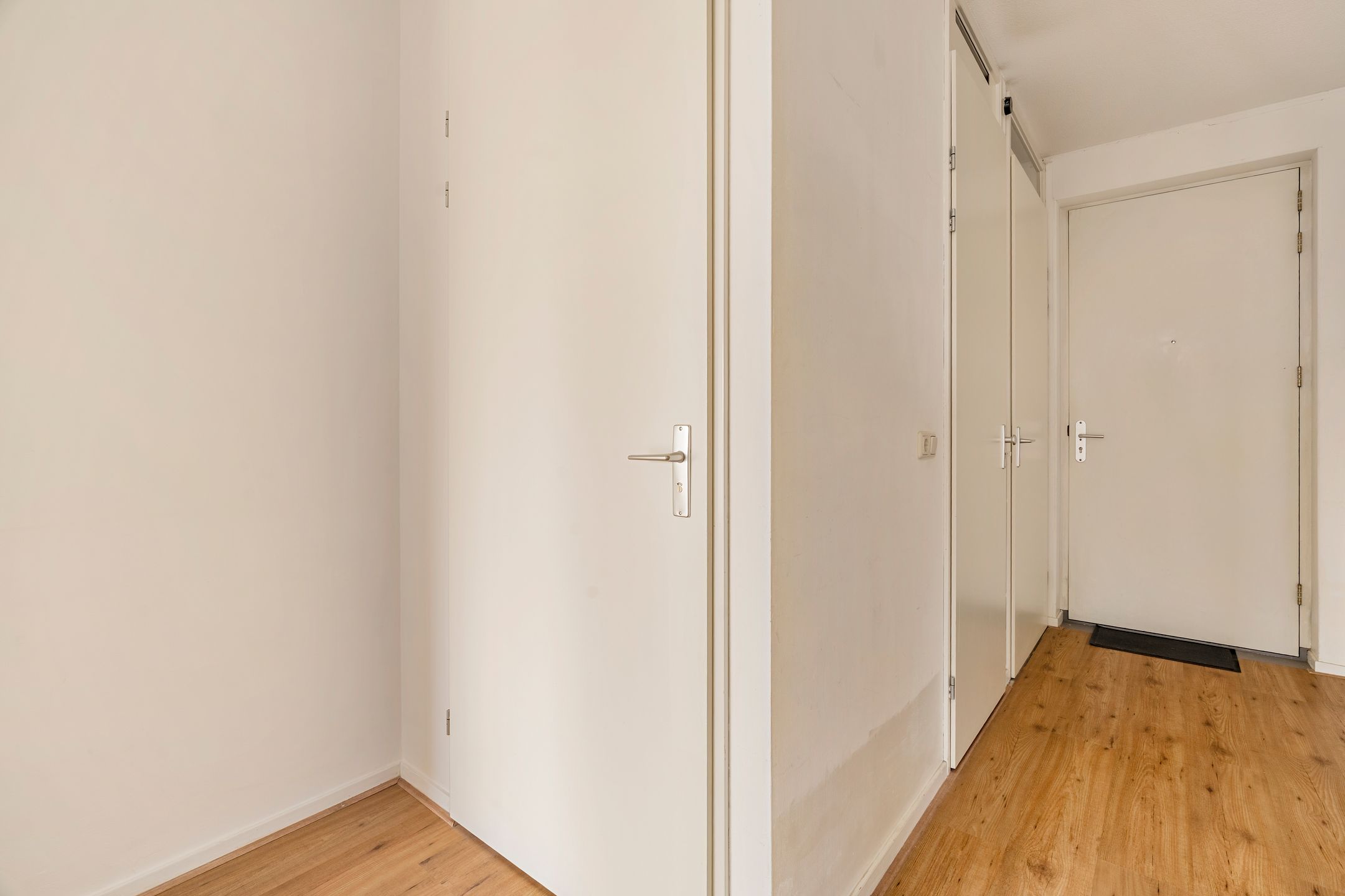 Light Apartment with Full-Width Balcony near Amsterdam Central — 18