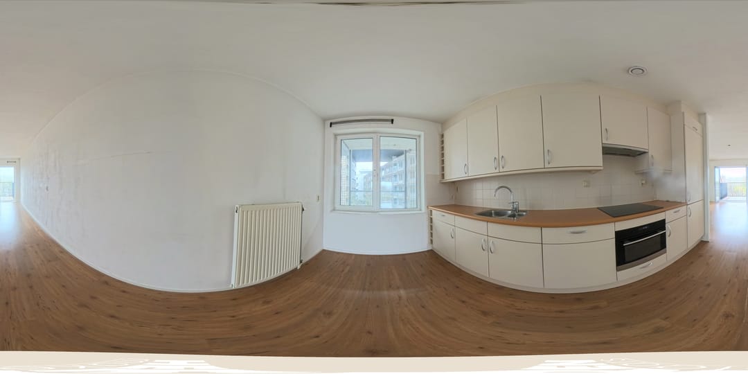Light Apartment with Full-Width Balcony near Amsterdam Central — 31