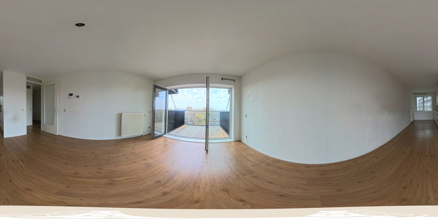 Light Apartment with Full-Width Balcony near Amsterdam Central — 29