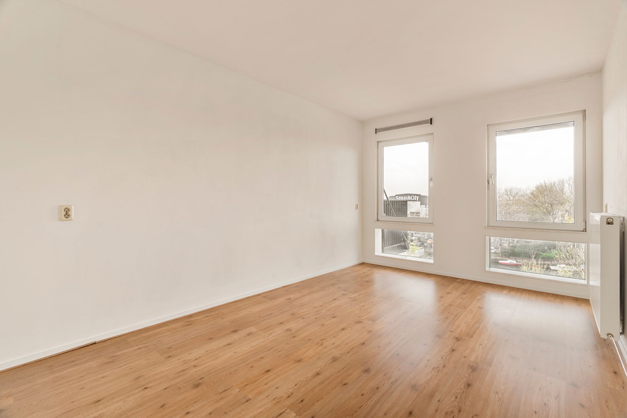 Light Apartment with Full-Width Balcony near Amsterdam Central — 12