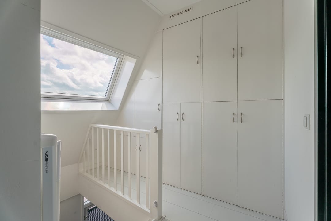Characteristic Family Home with Spacious Roof Terrace in Katwijk aan den Rijn — 28