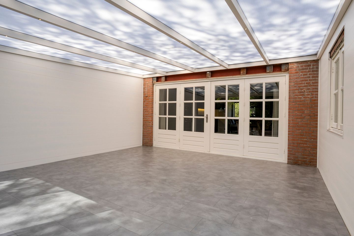 Modernized Semi-Detached Family Home with Riverside Garden and Conservatory in Heusden — 20