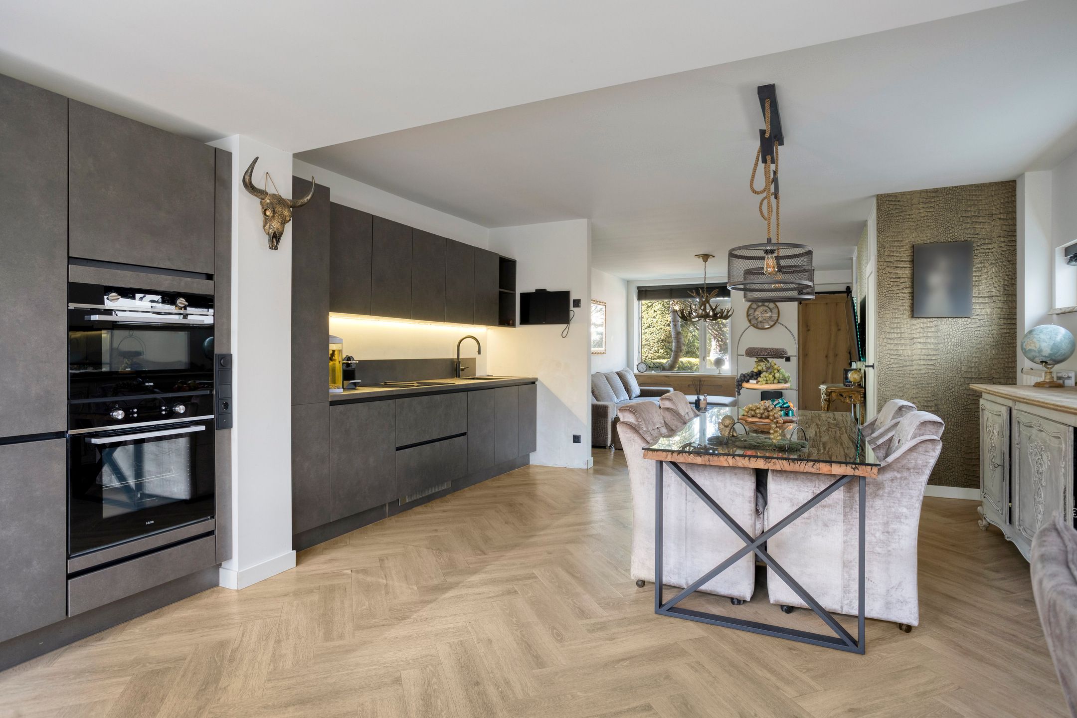 Modernized Semi-Detached Family Home with Riverside Garden and Conservatory in Heusden — 15